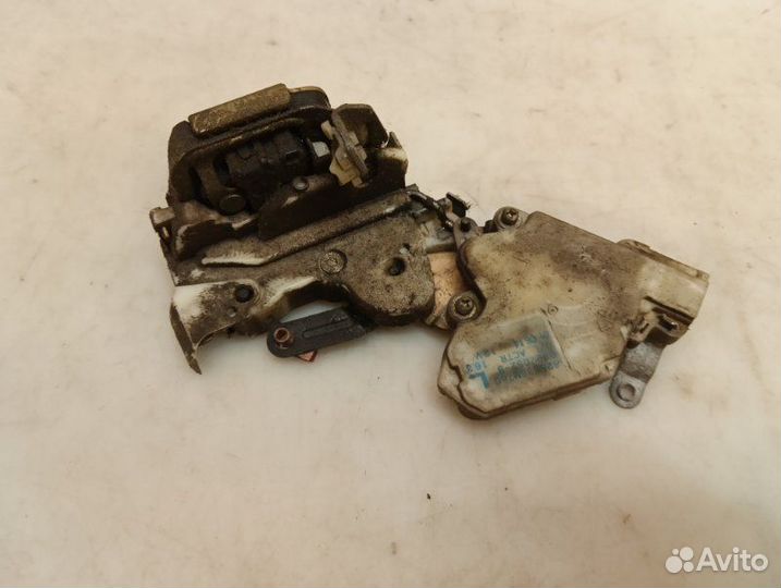 Замок двери задней левой Nissan Almera N16 1.8