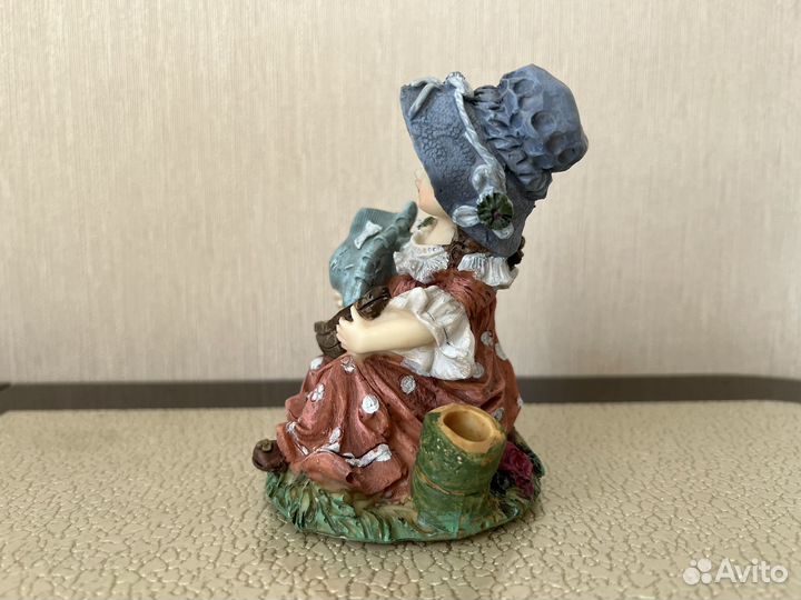 Статуэтка девочка Ассоль с корабликом слоник