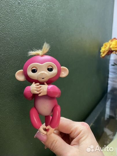 Игрушка интерактивная обезьянка маленькая hasbro