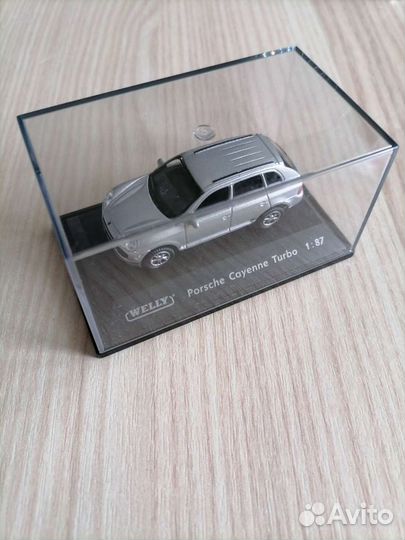 Модель автомобиля welly 1/87