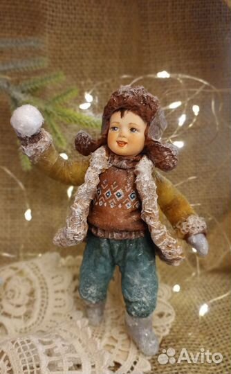 Ватная ёлочная игрушка Мальчик мо снежком