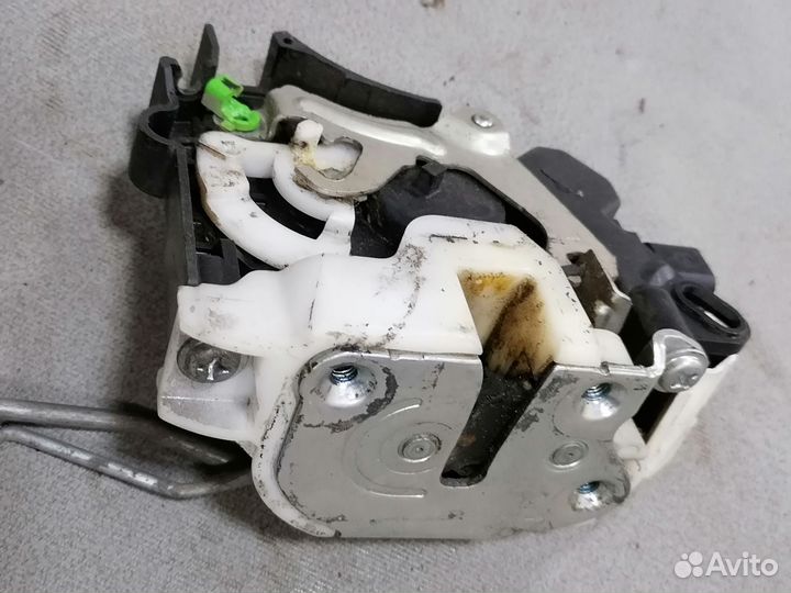 Замок двери задний Mitsubishi Outlander (CU)