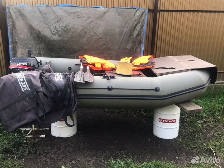 Лодка пвх+мотор+стойка пот мотор+2спасжелета
