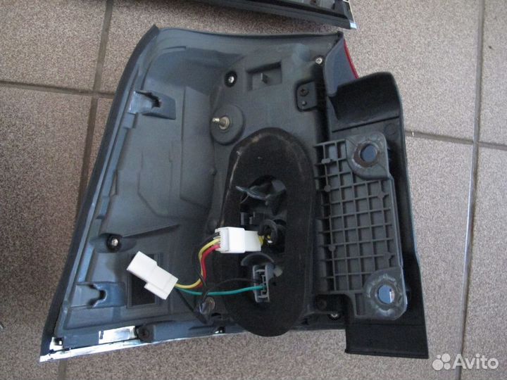 Lexus LX570 2012-2015 Стоп сигналы Штатные X7ZH6