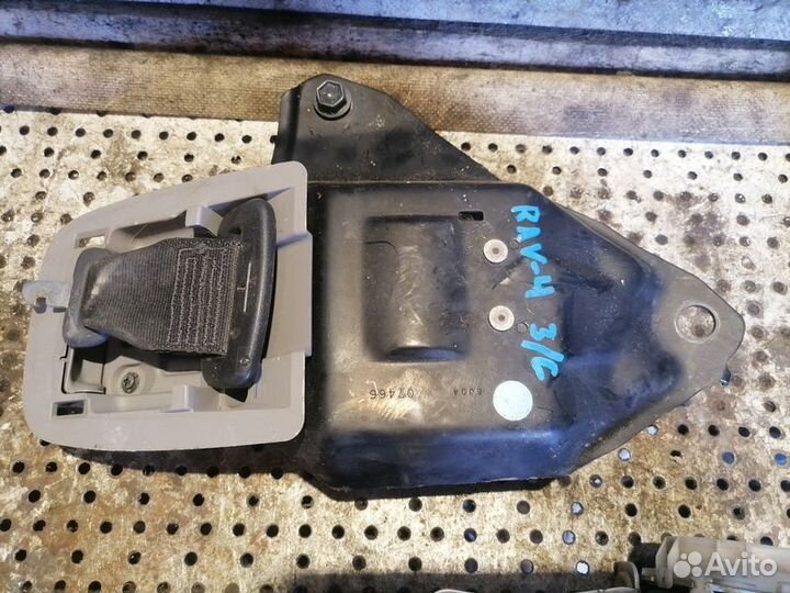 Ремень безопасности Toyota RAV4