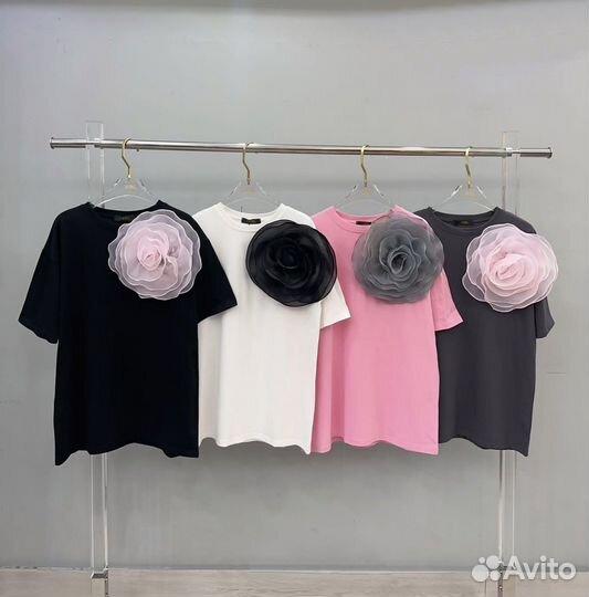 Футболка женская с обьемным цветком