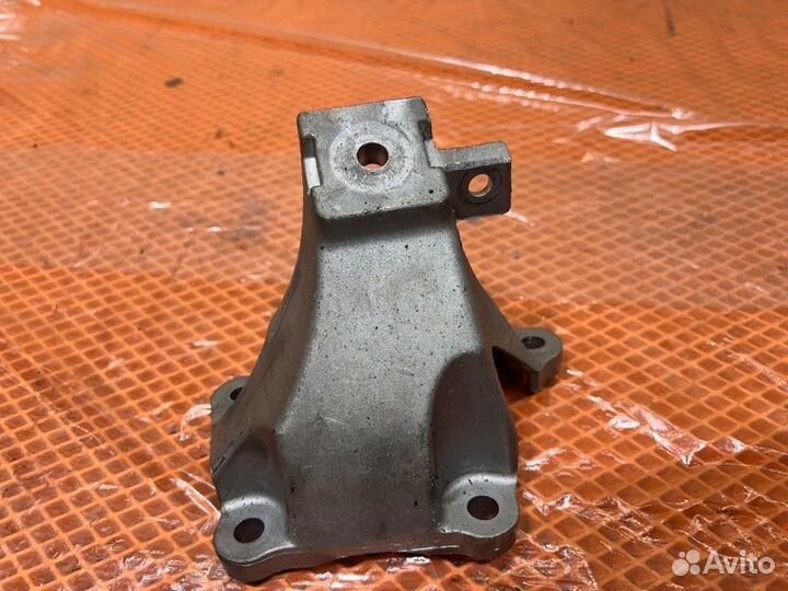 Кронштейн Audi A6 C6 4F AUK 2006