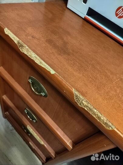 Письменный стол, полки настенные