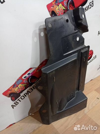 Пыльник двигателя правый Nissan Qashqai рест. J10
