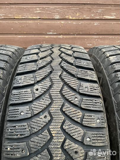 Bridgestone Blizzak Spike-01 215/65 R16 102T