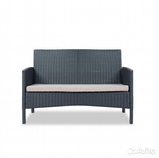 Диван из искусственного ротанга