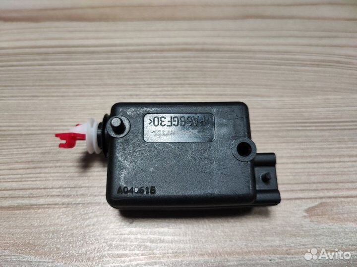 Привод замка багажника Renault Logan