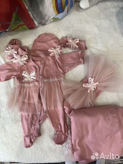 Комплект на выписку для девочки