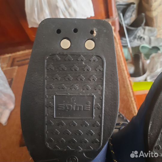 Лыжные ботинки с креплением