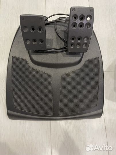 Игровой руль logitech momo racing