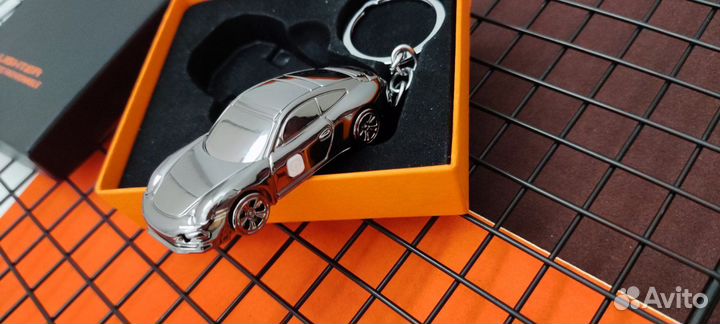 Брелок для ключей в виде машины 3в1