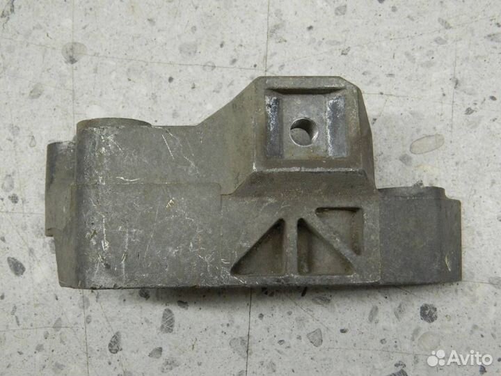 Кронштейн двигателя правый Nissan Tiida C11 2007-2