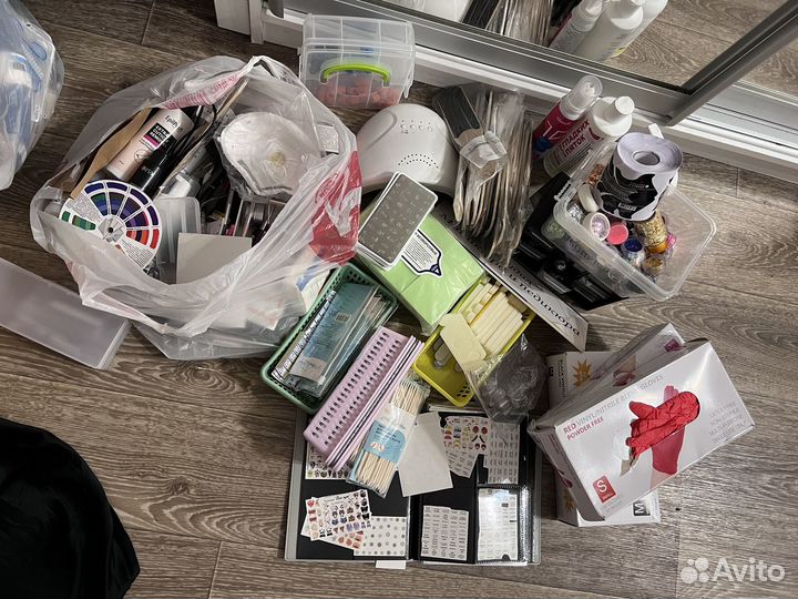 Маникюрные и педикюрные принадлежности