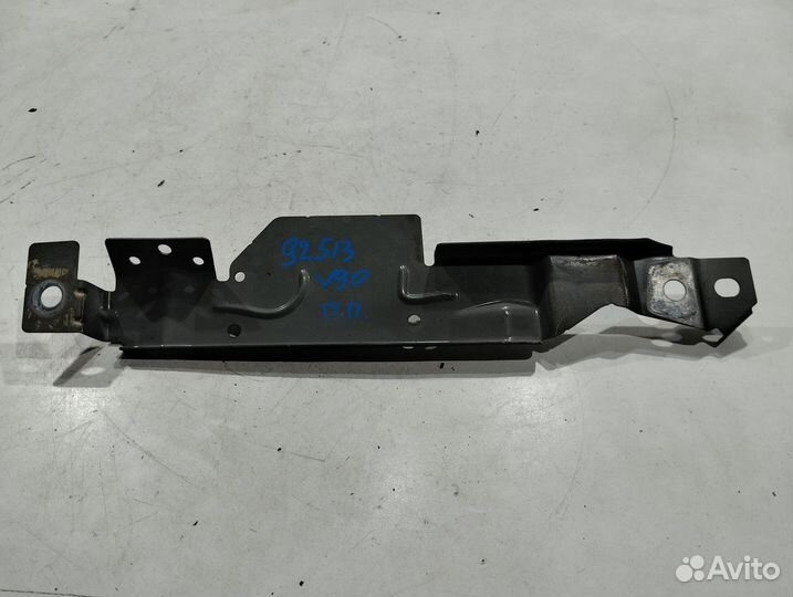 Кронштейн (передний, правый) (Volvo V90 II)