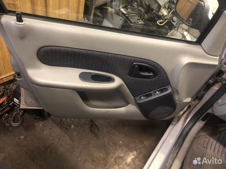 Комплект обшивок дверей Renault Symbol