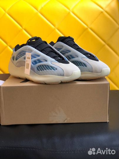 Кроссовки adidas yeezy boost 700