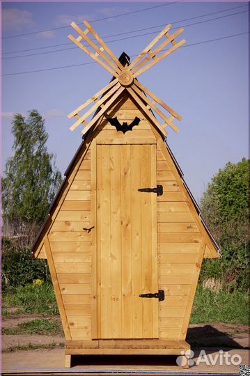Уличный туалет деревянный