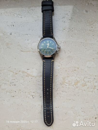 Продаются часы наручные