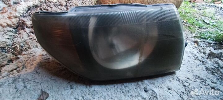 Правая фара Mitsubishi pajero IO 1998