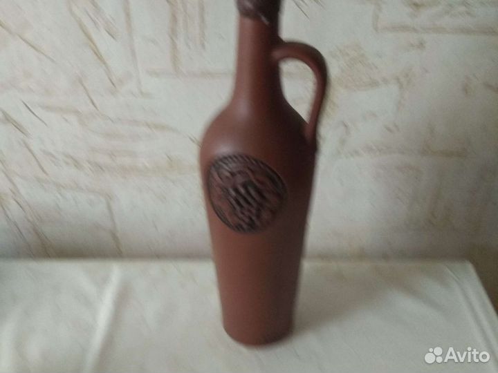 Рог хрустальный, бутылка глиняная