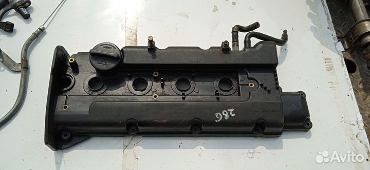 Клапанная крышка (со сколами) Hyundai Lantra J2