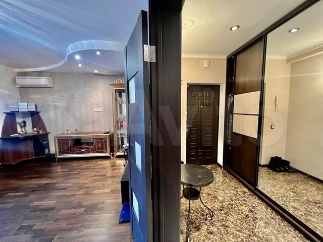 2-к. квартира, 63 м², 2/10 эт.