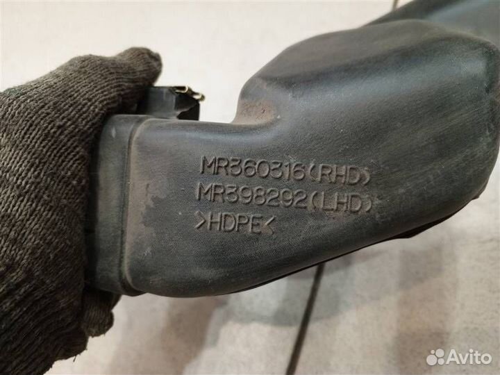 Воздуховод торпедо Mitsubishi Pajero iO 1998-2007