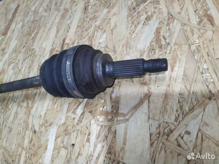 Привод передний правый (длинный) на mazda 323 bf