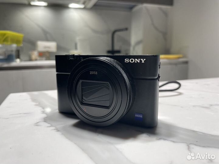 Продам фотоаппарат Sony Cyber-Chot DSC-RX100M7