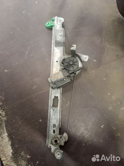 Передний левый стеклоподъёмник Renault Scenic 2