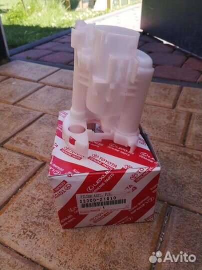 Топливный фильтр toyota 23300-21010