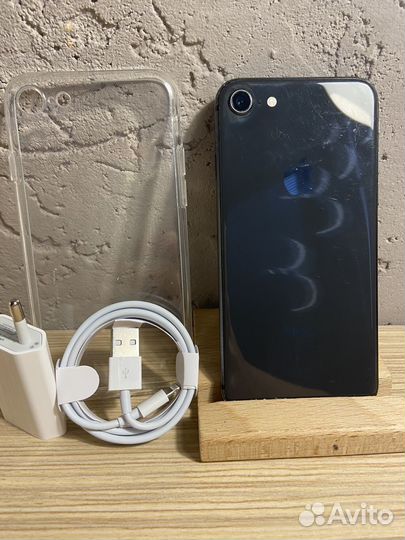 Телефон iPhone 8 64гб