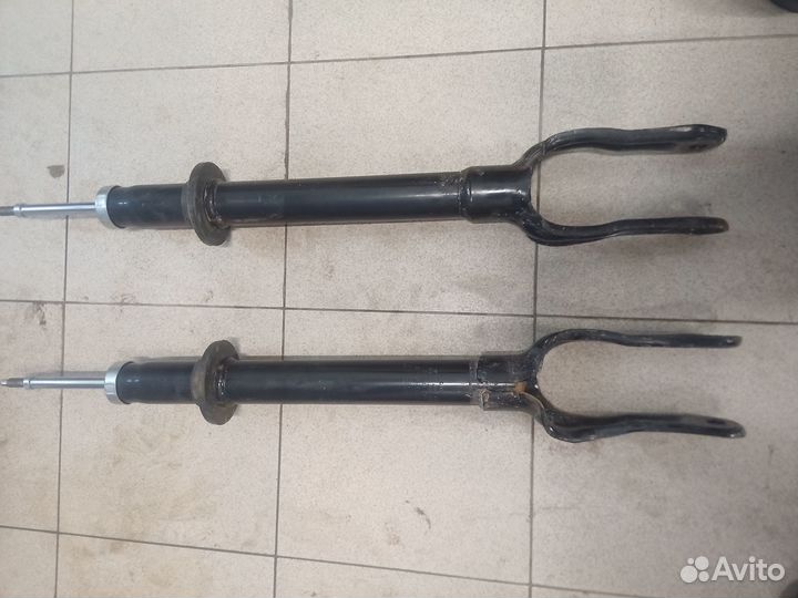 Передние амортизаторы Jeep Grand Cherokee