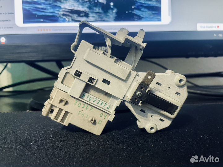 Устройство блокировки люка 81022370