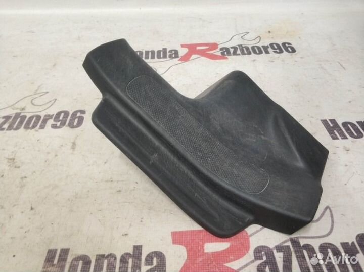 Накладка на порог задняя левая Honda Cr-V 2 RD7