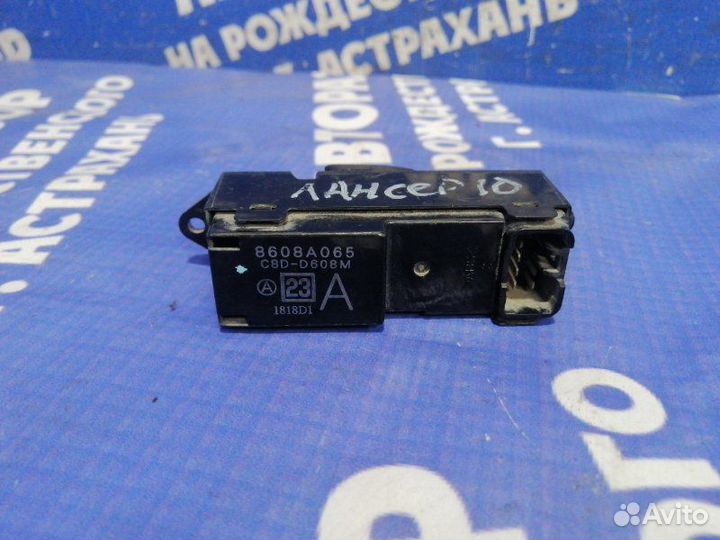 Кнопка стеклоподъемника Mitsubishi Lancer 10 седан