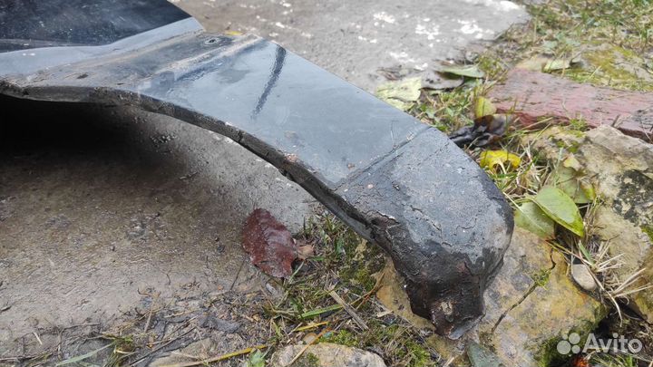 Крыло левое Passat левлевая