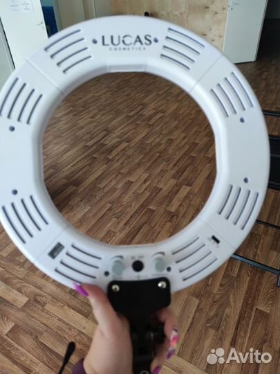 Кольцевая светодиодная лампа со штативом