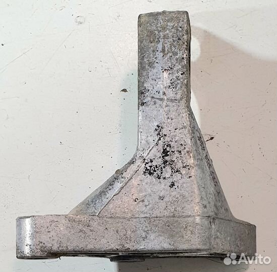 Кронштейн опоры кпп Volkswagen 357199353A