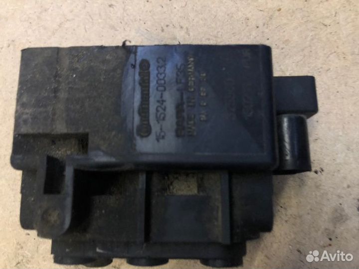 Блок клапанов пневмо подвески Jeep Grand Cherokee