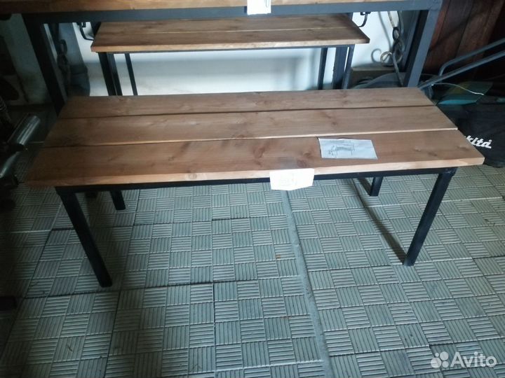 Стол и 2 скамейки новые