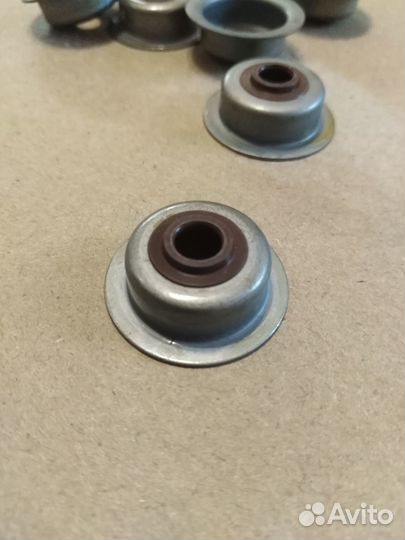 Сальник клапана Honda GX160, GX200 12209-ZH8-003