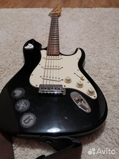 Стратокастер Black Hawk + комбоусилитель 38 wt