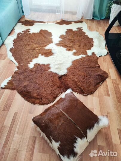 Коровья шкура большая + подушка. Ковер