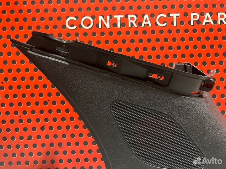 Обшивка стойки задней правой Porsche Macan 95B